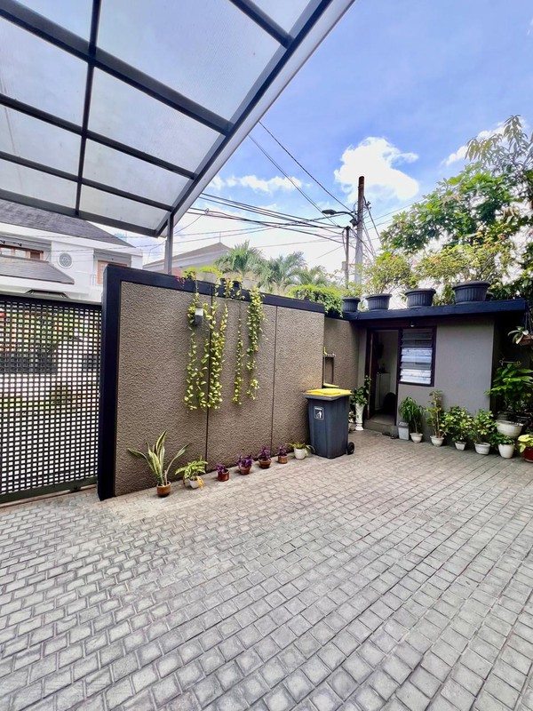 Rumah Dengan Kolam Renang, Lokasi Strategis di Pondok Indah, Jakarta Selatan