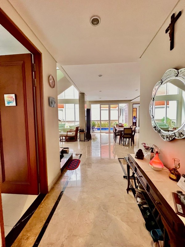 Rumah Dengan Kolam Renang, Lokasi Strategis di Pondok Indah, Jakarta Selatan