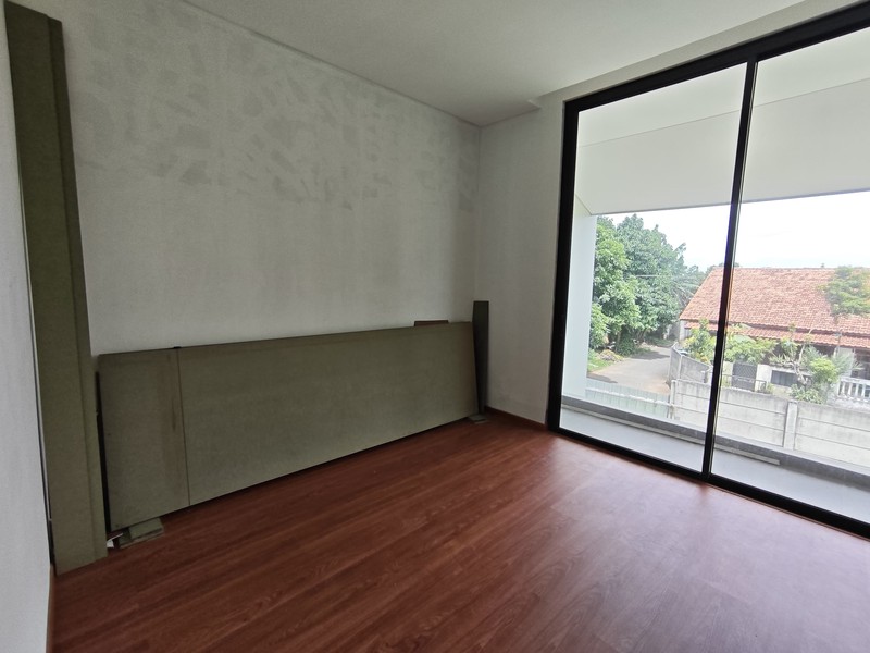 Dijual rumah baru dibawah 2 milyar ,hanya 4 units di jalan joglo raya jakarta barat