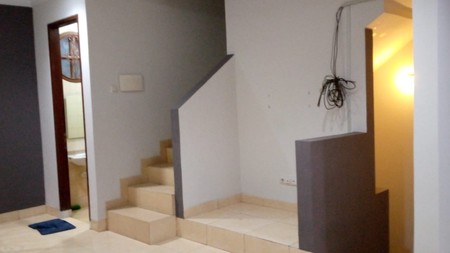 Dijual Rumah  Bukit Gading Mediterania, Kelapa Gading Tanah ngantong, lebar  belakang 8 meter