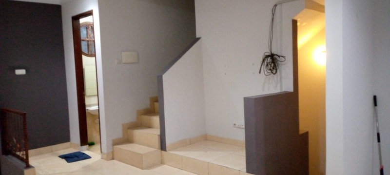 Dijual Rumah  Bukit Gading Mediterania, Kelapa Gading Tanah ngantong, lebar  belakang 8 meter