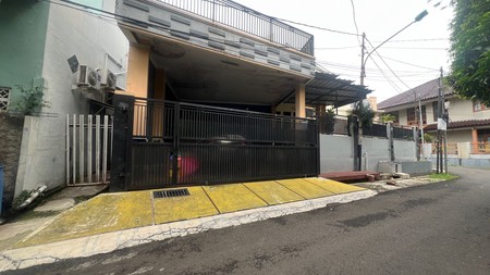 Rumah hook asri dalam perumahan pemandangan taman duren sawit jakarta timur 