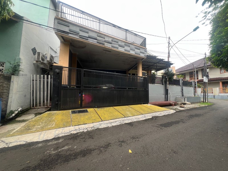 Rumah hook asri dalam perumahan pemandangan taman duren sawit jakarta timur 