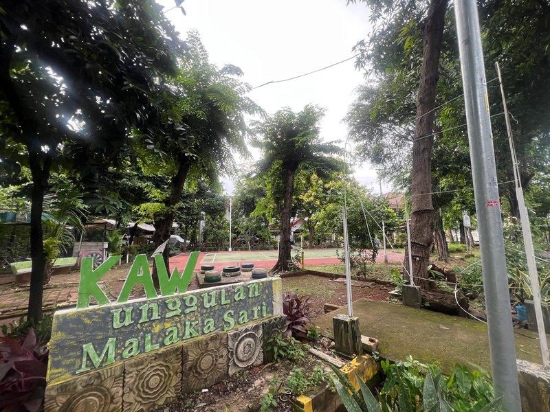 Rumah hook asri dalam perumahan pemandangan taman duren sawit jakarta timur 