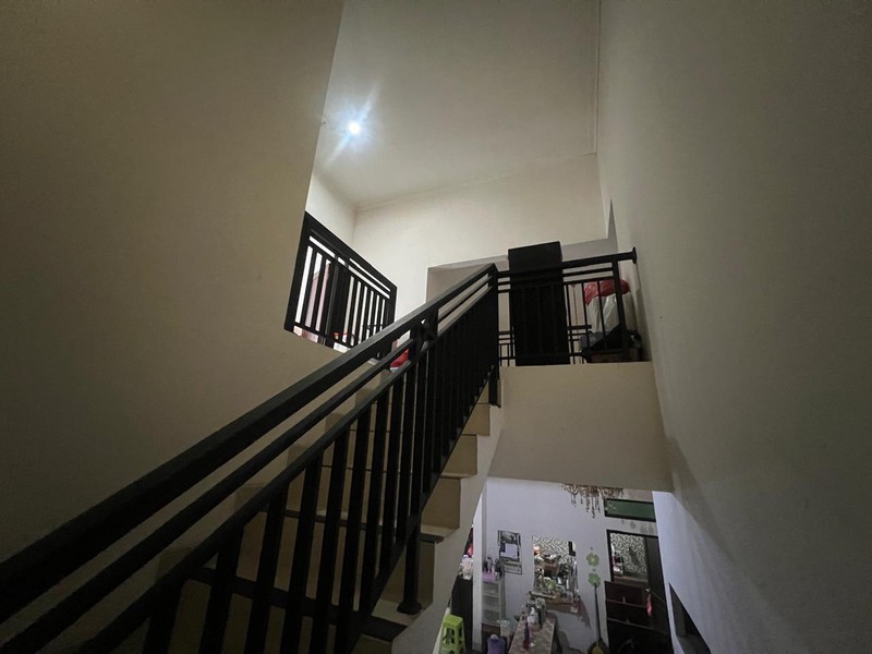 Rumah hook asri dalam perumahan pemandangan taman duren sawit jakarta timur 