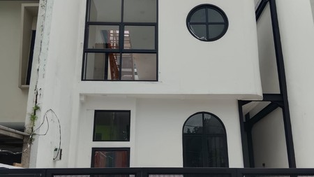 Rumah Minimalis Modern di Daerah Srengseng, Jakarta Selatan