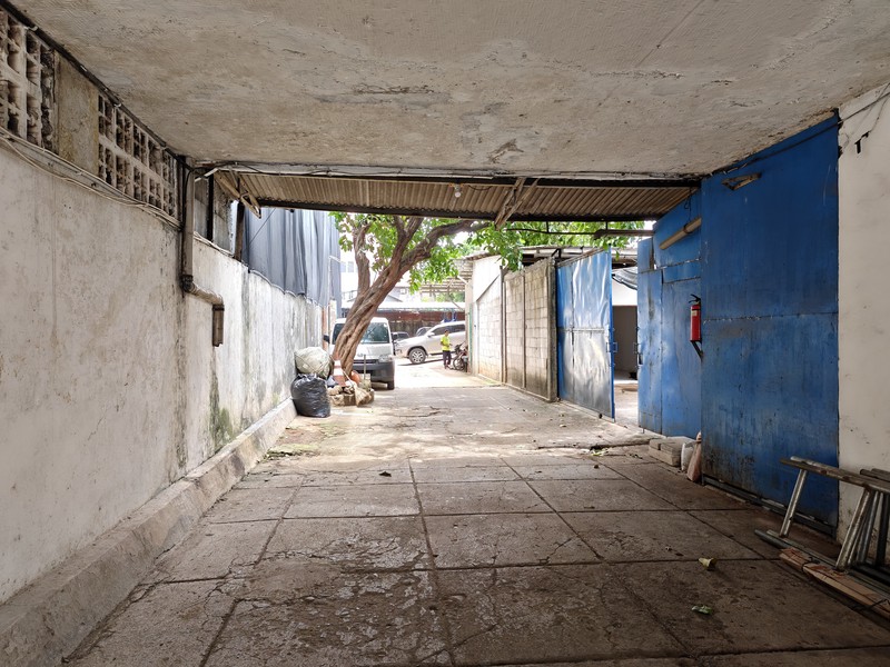 Bangunan lama bisa bangun 4 lantai lokasi dekat JDC Slipi , dekat senayan 