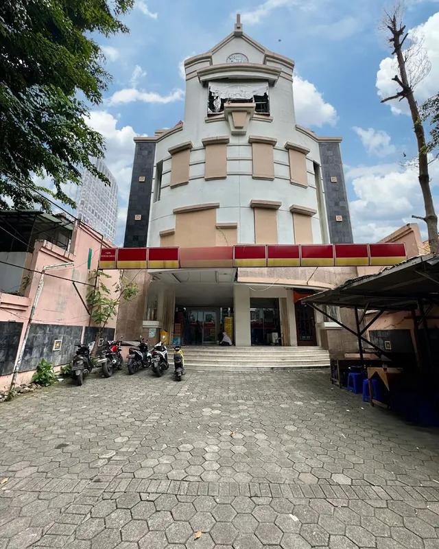 Gedung Perkantoran + alfa mart