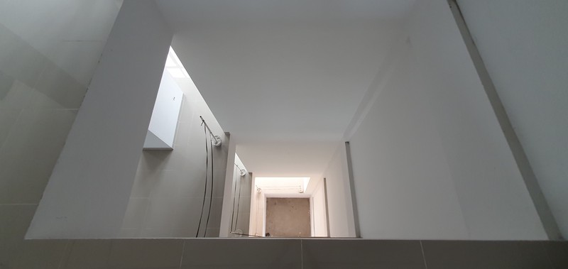 Ruko Sedayu City, Kelapa Gading. Dua muka, dua akses masuk, dua area parkir luas. Infrastruktur (lubang) untuk lift dan instalasi AC sudah siap. Juga saluran air untuk area pantry 