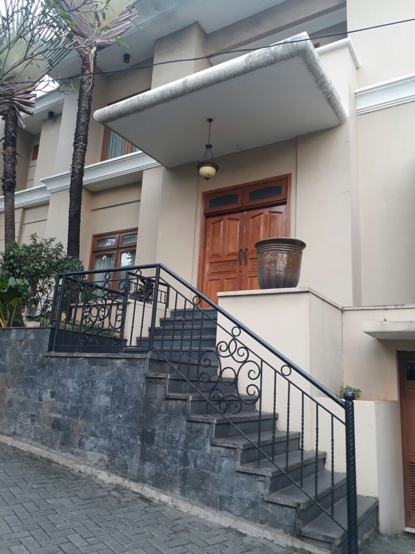 Jual Rumah Rumah di Cinere Fasilitas Basement & S.Pool