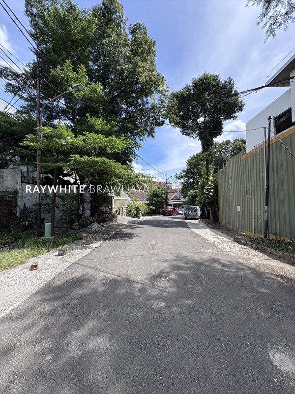 Rumah Lama Lingkungan Tenang Area Dempo Kebayoran Baru