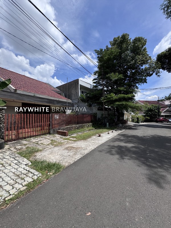 Rumah Lama Lingkungan Tenang Area Dempo Kebayoran Baru