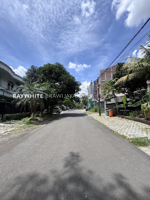 Rumah Lama Lingkungan Tenang Area Dempo Kebayoran Baru