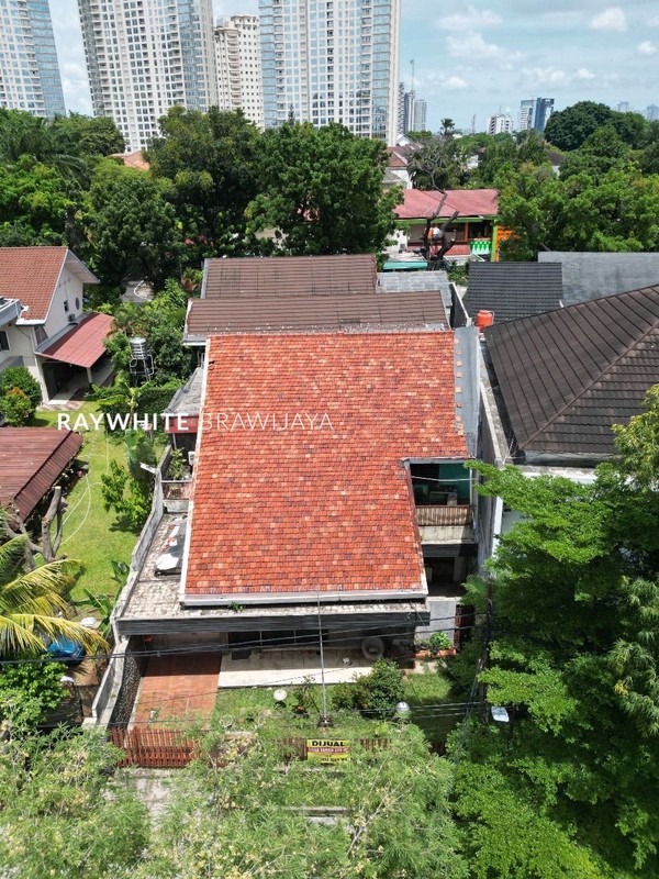 Rumah Lama Lingkungan Tenang Area Dempo Kebayoran Baru