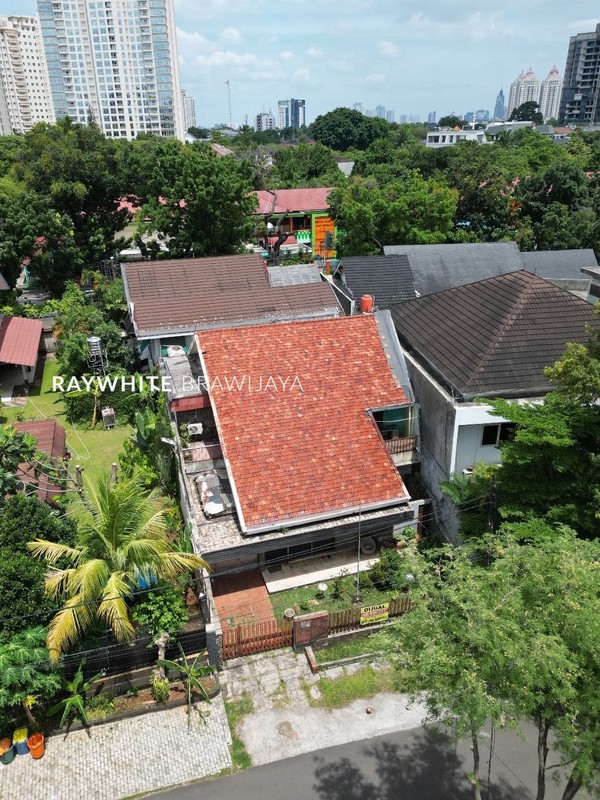 Rumah Lama Lingkungan Tenang Area Dempo Kebayoran Baru