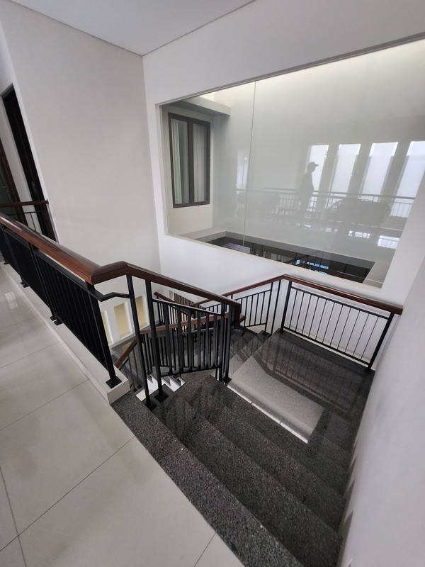 Dijual / Disewakan Rumah The Chofa Plus Kolam Renang Private Pool - Full Furnished Dekat Sukomanunggal, Isen Darmo Harapan, Hokky Buah, Sekolah Iph, Pasar Modern Puncak Permai , Taman Hunian Satelit