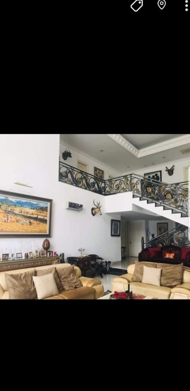 Rumah Klasik Modern Dua Lantai, Mewah Dan Indah Dengan Kolam Renang, di Simprug, Permata Hijau