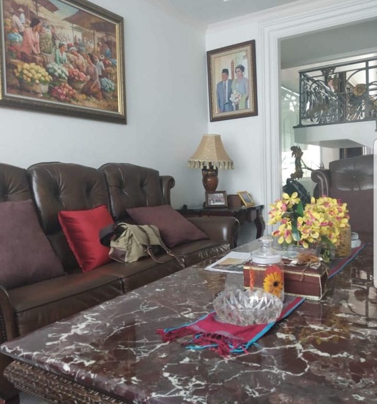 Rumah Klasik Modern Dua Lantai, Mewah Dan Indah Dengan Kolam Renang, di Simprug, Permata Hijau