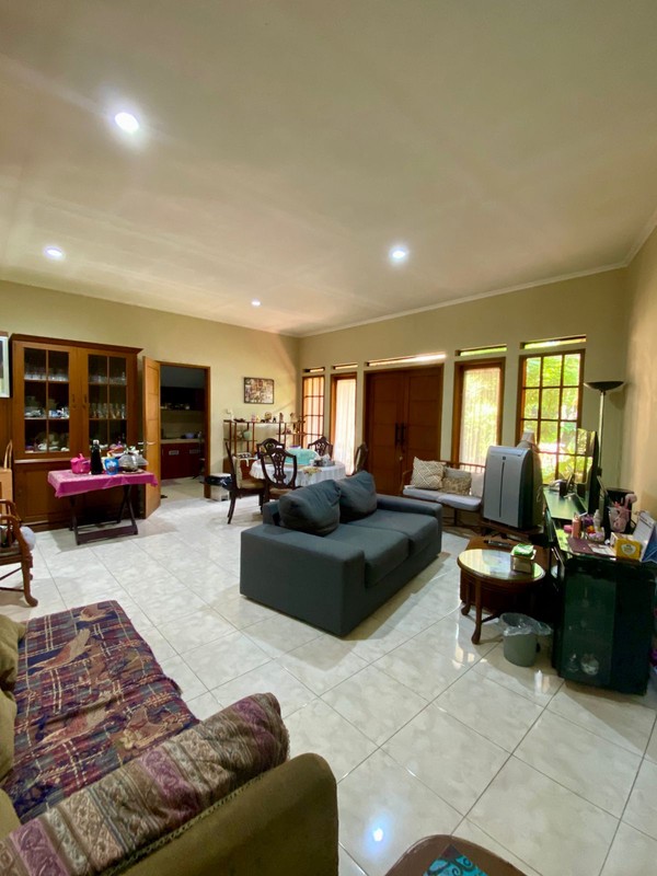 Dijual Rumah Asri di Komplek Baliview Cirendeu