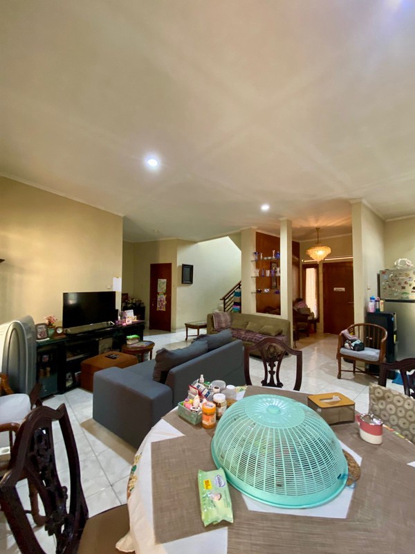 Dijual Rumah Asri di Komplek Baliview Cirendeu