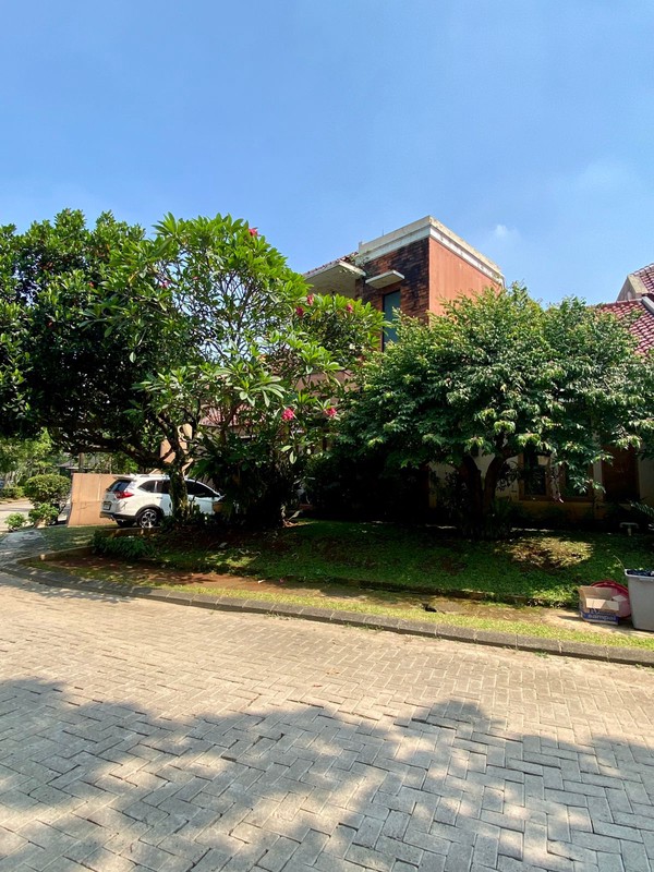 Dijual Rumah Asri di Komplek Baliview Cirendeu