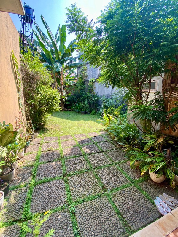 Dijual Rumah Asri di Komplek Baliview Cirendeu