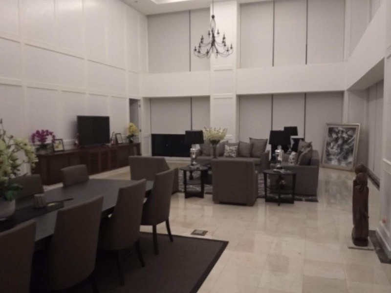 Dijual Unit Apartemen Casablanca Tipe Penthouse, Luas 645 m2 Full Furnished