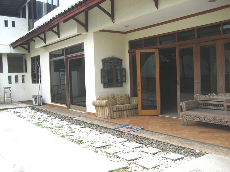 Rumah Mewah 2 Lantai Di Perumahan Bukit Pratama, Lebak Bulus, Jakarta Selatan