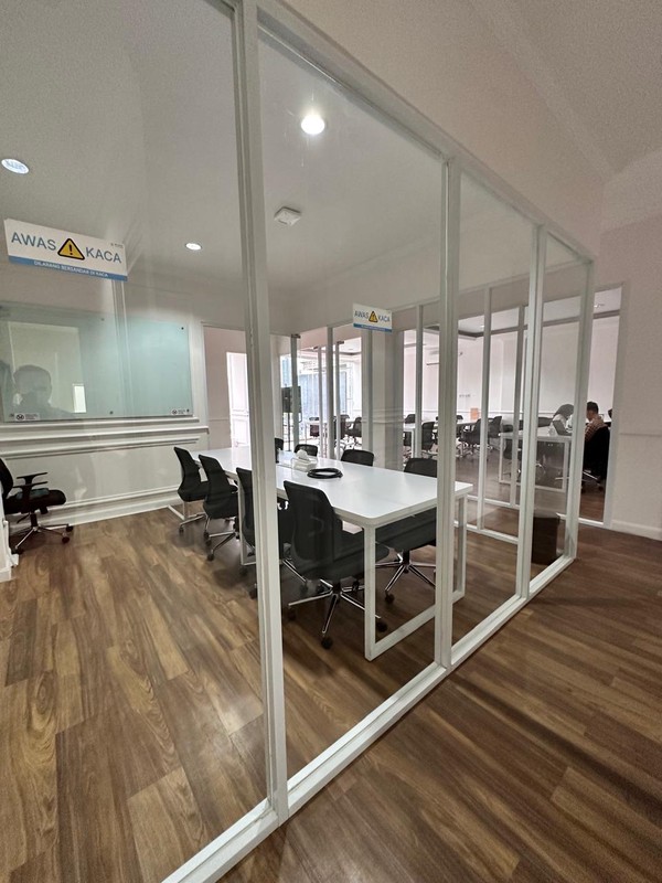 Disewakan Ruko Gandeng mewah Jl. Pondok Indah Arteri / Jl St Iskandar muda