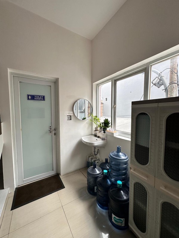 Disewakan Ruko Gandeng mewah Jl. Pondok Indah Arteri / Jl St Iskandar muda