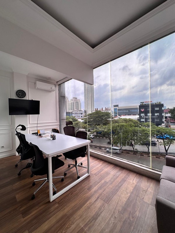 Disewakan Ruko Gandeng mewah Jl. Pondok Indah Arteri / Jl St Iskandar muda