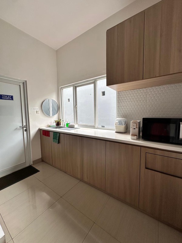 Disewakan Ruko Gandeng mewah Jl. Pondok Indah Arteri / Jl St Iskandar muda