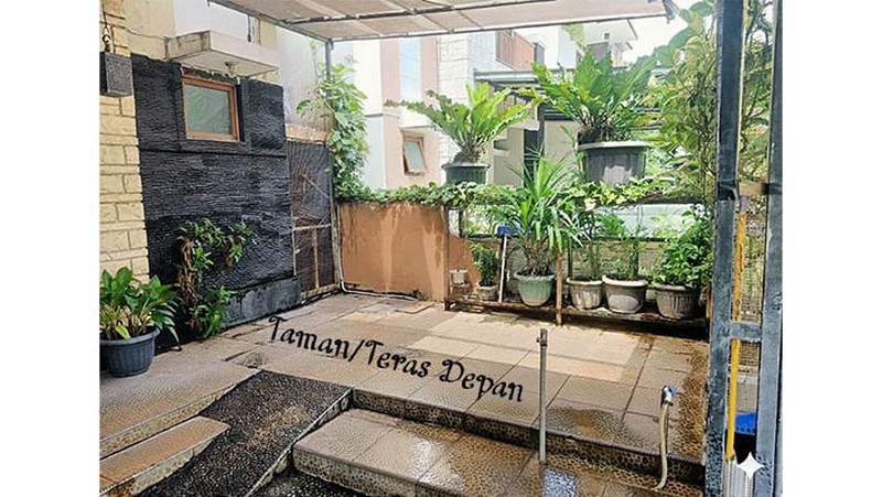 Dijual rumah 3 lantai di Grand Wisata, Bekasi Timur