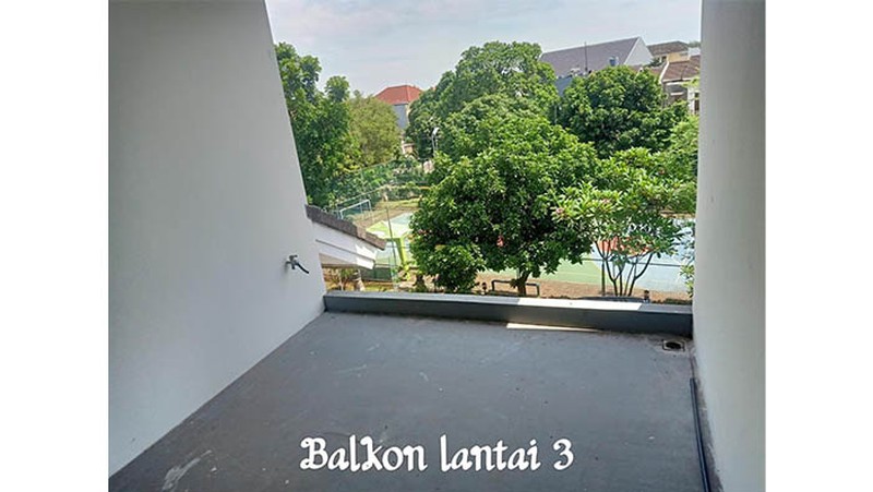 Dijual rumah 3 lantai di Grand Wisata, Bekasi Timur