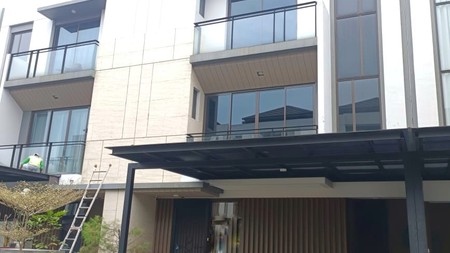 Disewakan Rumah Luas 3 lantai fully furnished di ZORA BSD City  