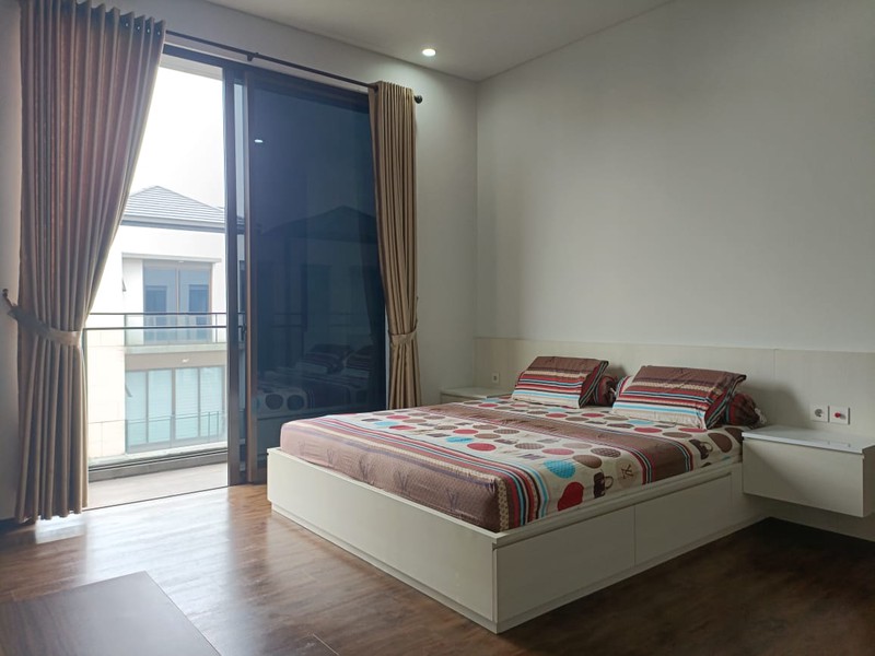 Disewakan Rumah Luas 3 lantai fully furnished di ZORA BSD City  