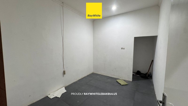 Disewakan Cepat! Tempat Usaha Strategis di Kebon Kacang 1! Cocok untuk Rumah Makan, Coffee Shop, Open Kitchen, Mini Market!