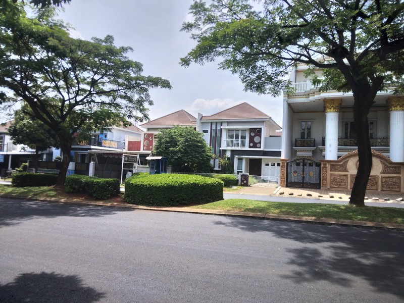 RUMAH CANTIK DI KOTA WISATA CIBUBUR BOULEVARD SIAP HUNI