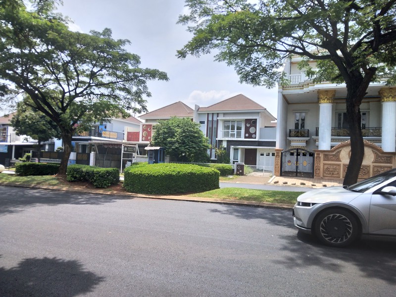 RUMAH CANTIK DI KOTA WISATA CIBUBUR BOULEVARD SIAP HUNI