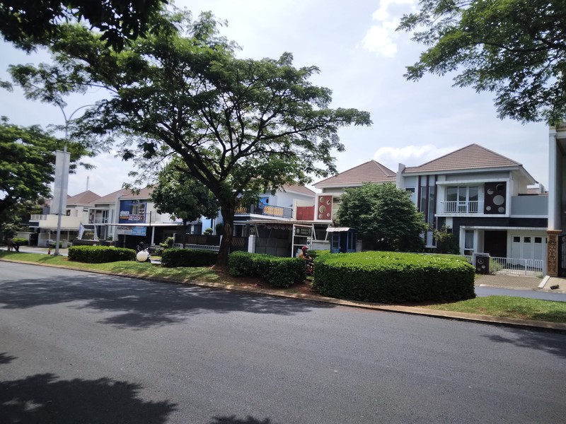 RUMAH CANTIK DI KOTA WISATA CIBUBUR BOULEVARD SIAP HUNI
