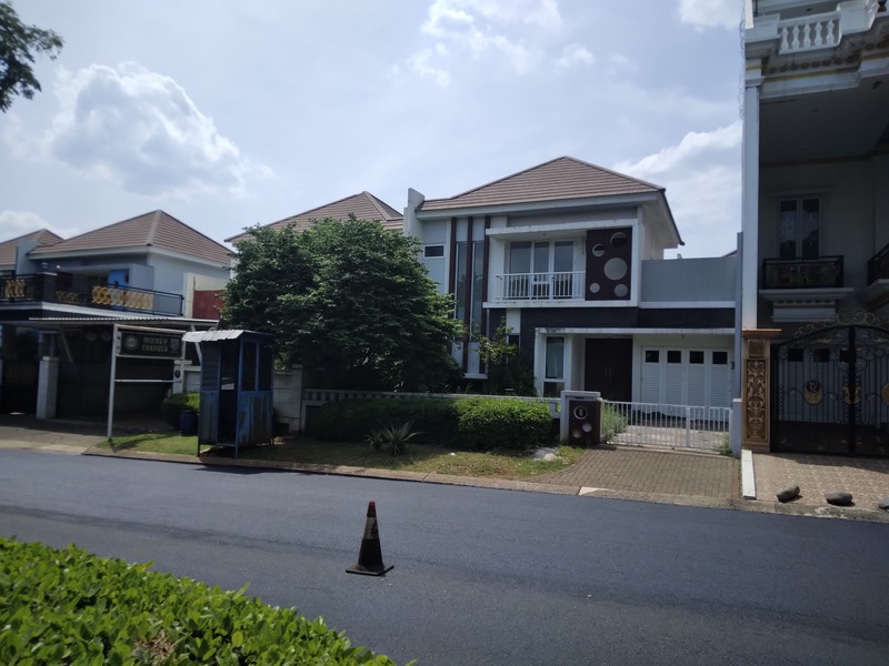 RUMAH CANTIK DI KOTA WISATA CIBUBUR BOULEVARD SIAP HUNI