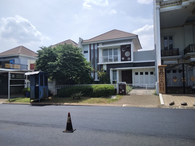 RUMAH CANTIK DI KOTA WISATA CIBUBUR BOULEVARD SIAP HUNI