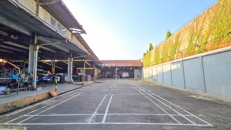 Dijual Tanah Dan Bangunan Lokasi Premier Di Jalan Utama Pramuka  Jakarta Pusat 