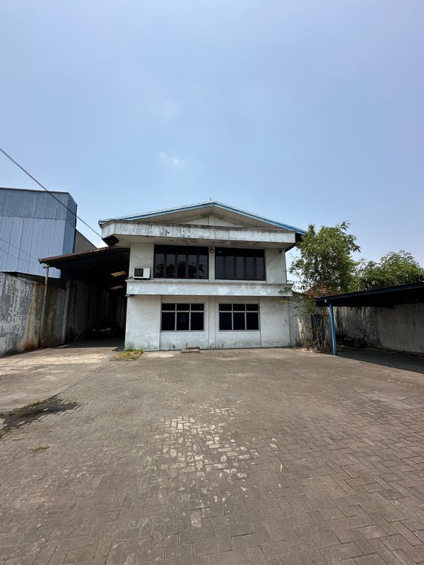 Dijual Gudang Luas 4000m2 di Raya Kletek, Harga Kompetitif 26M