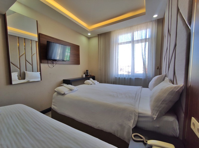 1963 Jual Hotel Strategis Potensial Ramai di Surabaya Timur Rungkut