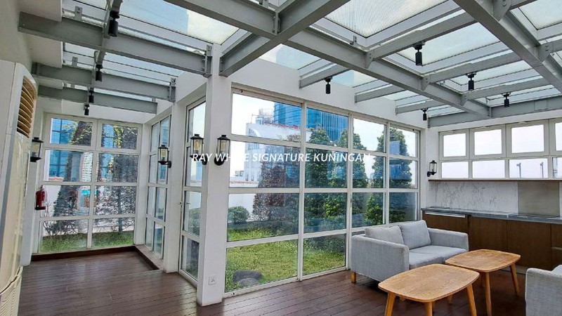 Jual Gedung Komersial Strategis di Sudirman