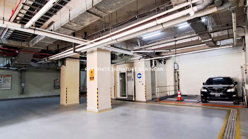 Jual Gedung Komersial Strategis di Sudirman