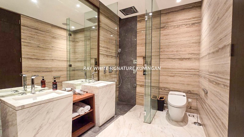 Jual Gedung Komersial Strategis di Sudirman