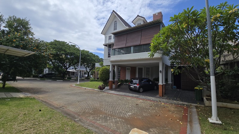 Rumah Siap Huni Terawat dan Lingkungan Asri di Discovery Conserva, Bintaro Jaya Sektor 9