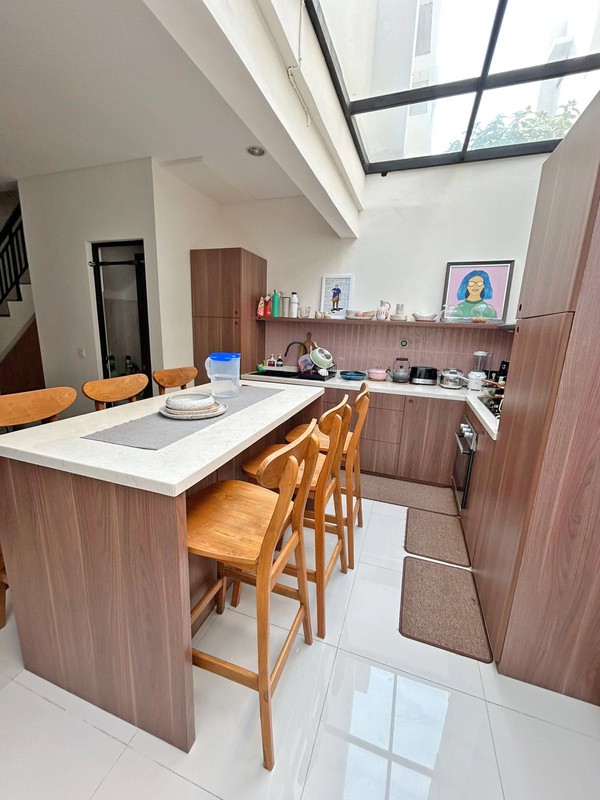 Rumah Modern siap huni di Provence Suite BSD City